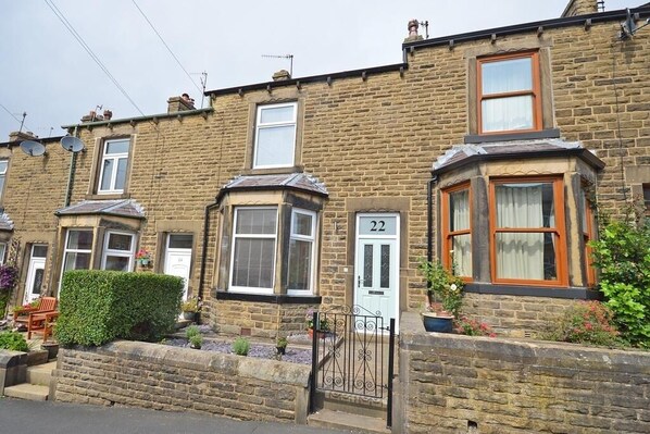 A row of terraced houses with stone facades, numbered doors, and small front gardens. - Boutique style centrally located terrace, award winning Skipton Yorkshire Dales (Skipton)