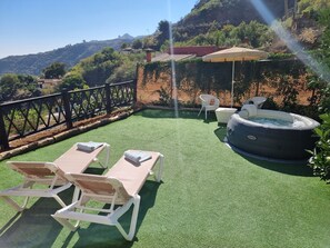 Bañera de hidromasaje al aire libre