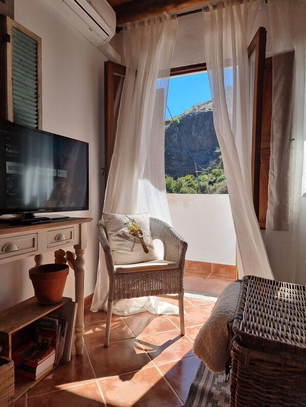 Smart TV - RURAL HOUSE FUENTE HERVERA (Vega de San Mateo)