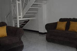 Comfort Room | Living area | 40-inch TV with digital channels - 256 Jamaica (Montego Bay)