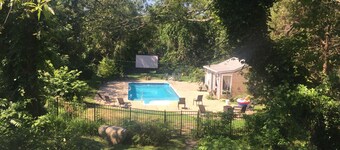 Beautiful pool, hot tub (new spring 2022!) quiet, close to beach! 