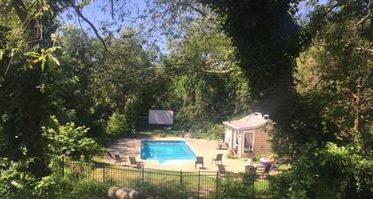 Polkupyörä rannalle, uimaan uima-altaalla, nukkumaan kuin kallio!