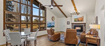 Comfy Country Club Townhome, 1 bedroom, sleeps 4, single level & A/C!