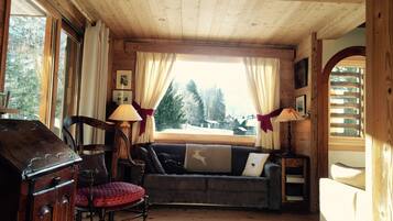 Smart TV, books, stereo