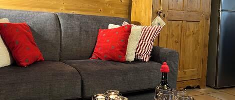 Televisión, mesa de ping pong, libros