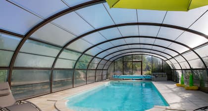 Propiedad Con piscina de temporada, casa de campo de cuatro estrellas en el corazón del Valle del Loira.