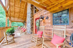 Terrace/patio - New Construction Log home, beautiful home with boat slip (Cadiz)