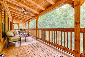 Outdoor dining - New Construction Log home, beautiful home with boat slip (Cadiz)