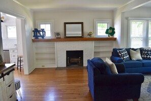 Smart TV, fireplace, stereo