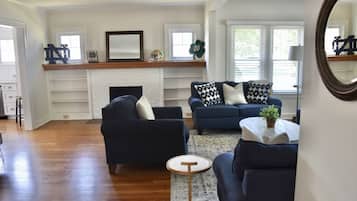 Smart TV, fireplace, stereo