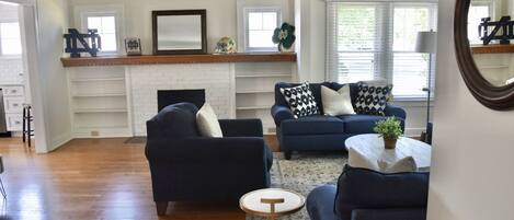 Smart TV, fireplace, stereo