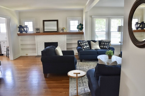 Smart TV, fireplace, stereo