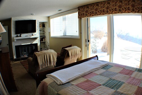 Priced to rent!  Amazing views. Overlooking  Black Diamond Slope