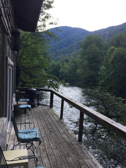 Nantahala RiverHouse riverfront w/great Fishing/Views/Hiking/Paddling/Campfires!