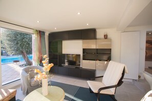 Interior - Large air-conditioned house (10 people) in large enclosed wooded grounds, heated swimming pool (Biscarrosse)
