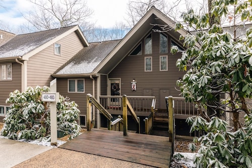 Wintergreen Pet-Friendly Condo: Walk to Mountain Inn & Slopes