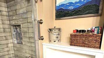 Combined shower/tub, hair dryer, towels, soap