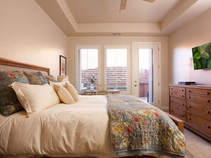 3 bedrooms, desk, iron/ironing board, travel cot
