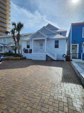 Exterior - Directly on the  Beach, 6 bedroom Beach House with Heated Pool and Hot tub. (Panama City Beach,)