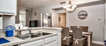 Charming, newly reno 1Bdrm condo, minutes from beautiful Clearwater Beach