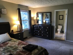 4 bedrooms, iron/ironing board, Internet, bed sheets