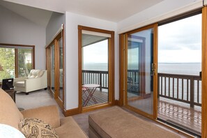 Smart TV, video games, DVD player, books