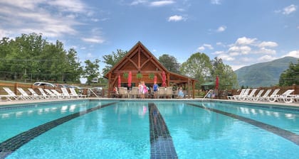 Cozy, View, NFL Sunday, SuperFast WiFi, Arcade, Gated, Fishing & 2 Pools, Gated!