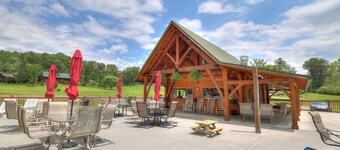 Cozy, View, NFL Sunday, SuperFast WiFi, Arcade, Gated, Fishing & 2 Pools, Gated!