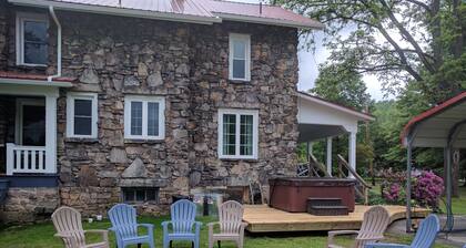 Casa de piedra con encanto totalmente renovada en la confluencia de los 3 ríos.