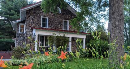 Stonehouse w/ Hot Tub, Walk to GAP Trail & Town