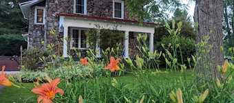 Stonehouse w/ Hot Tub, Walk to GAP Trail & Town