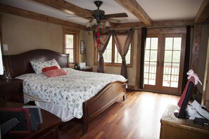 4 bedrooms, desk, iron/ironing board, free WiFi - Lovely Home situated along the beautiful Frying Pan river. (Basalt)