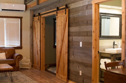 Custom Cabin Just Minutes From Glacier National Park! 