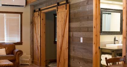 Custom Cabin Just Minutes From Glacier National Park!