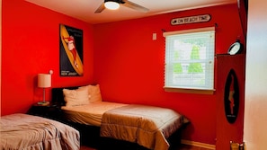 2 bedrooms, iron/ironing board, WiFi
