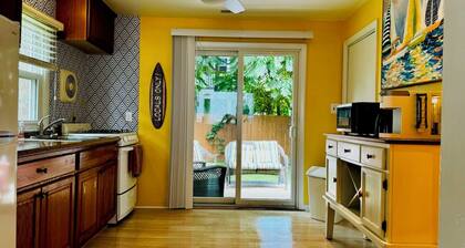 2 BR house (sleeps 7) Dog friendly, walking distance to the mall & beach!