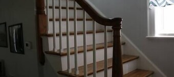 3 Bedroom, 2 Bath, Hike to Downtown, Porch, FREE Wi-Fi, Wash/Dryer, and Parking