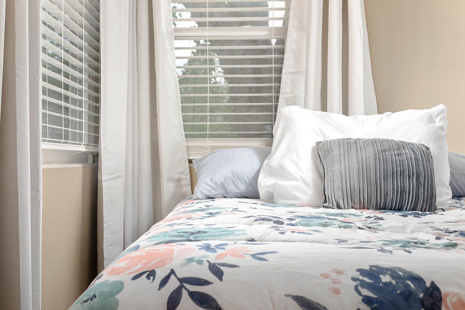 4 bedrooms, iron/ironing board, free WiFi, bed sheets