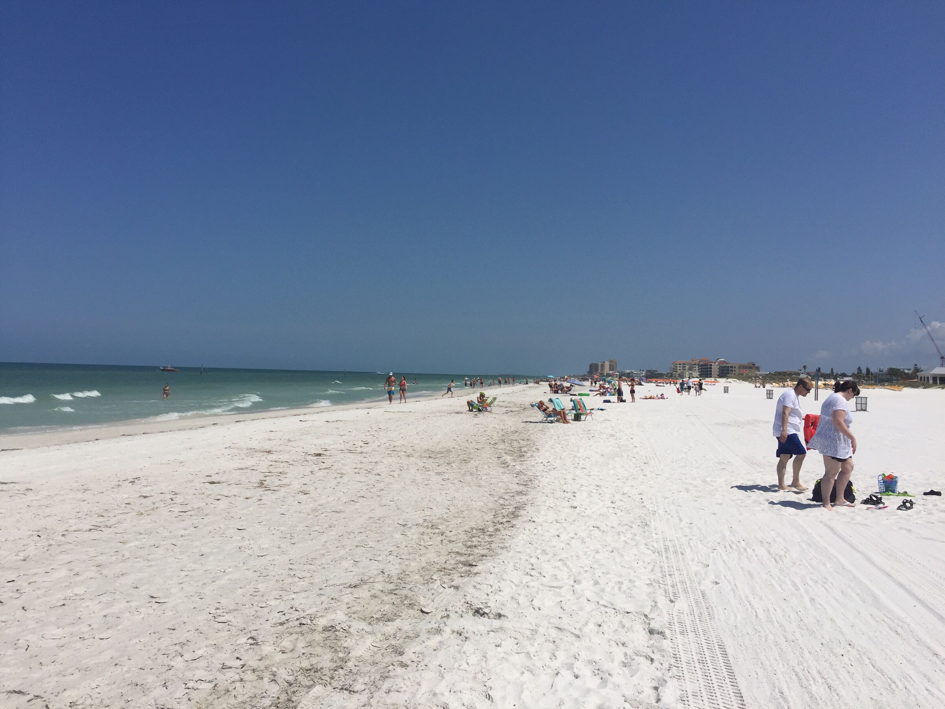 Ligstoelen aan het strand, strandlakens