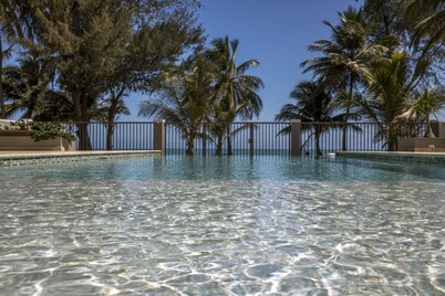  Stunning And Spacious Beachfront Pool House Near Rio Mar Resort!