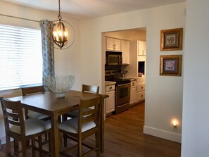 Dining - Gorgeous Condo in the heart of Old Town Scottsdale (Scottsdale)