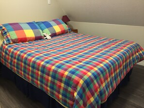 5 bedrooms, iron/ironing board, free WiFi, bed sheets - Ski In/out For Both Downhill And Cross-country (Vernon)