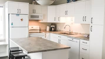 Frigorífic, microones, forn i placa de cuina