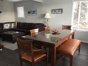 Dining - Ski In/out For Both Downhill And Cross-country (Vernon)