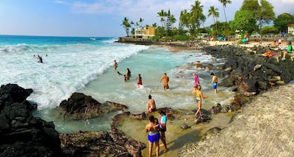 Nouveau Studio / Guest House, 4 blocs de l'océan, AC & WiFi, prÚs de la ville de Kona
