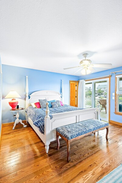 Semi-Oceanfront, Heated Pool and Hot Tub!