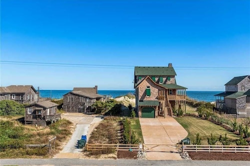 Semi-Oceanfront, Heated Pool and Hot Tub!
