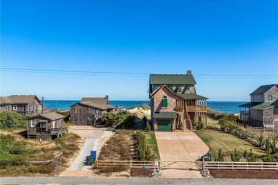 Semi-Oceanfront, Heated Pool and Hot Tub!