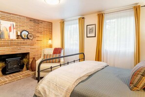 4 chambres, bureau, fer et planche à repasser, accès au Wi-Fi (inclus)