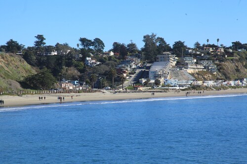 Bright, artsy, and cozy home 500 feet from the beach, 500 feet from the river